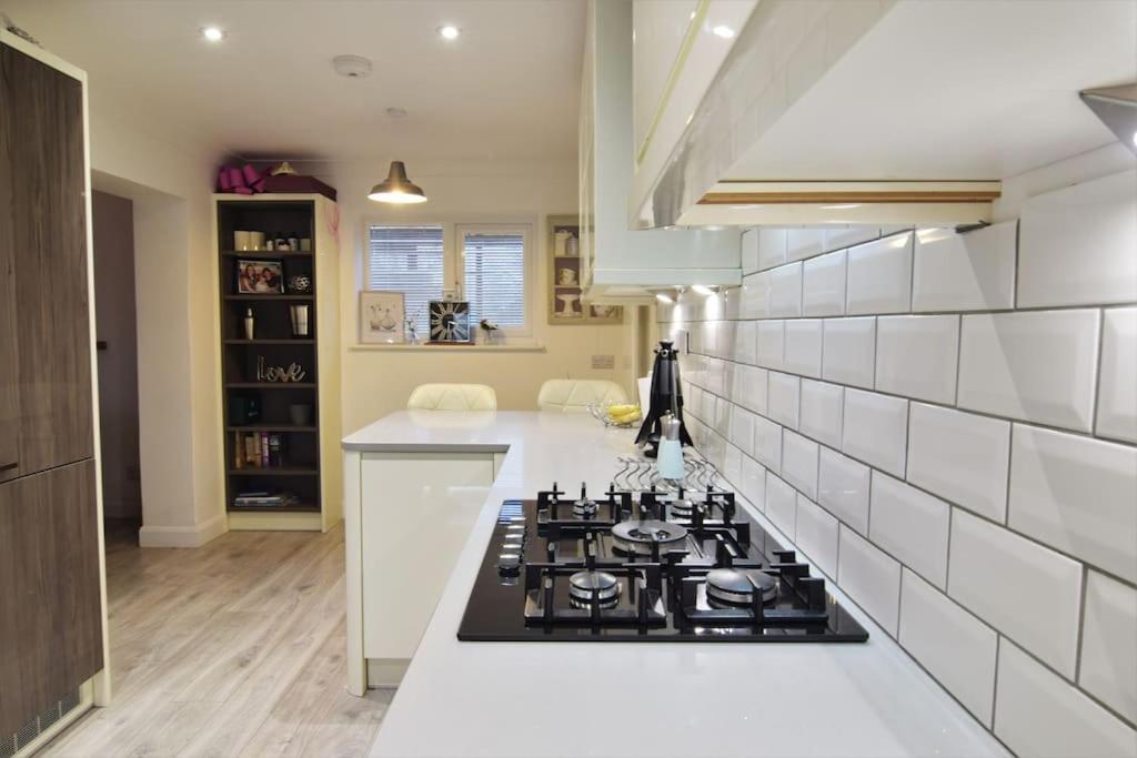 Mikes At Menai - Stylish & Spacious 3 Bed House In Menai Bridge. Kültér fotó