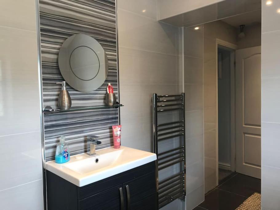 Mikes At Menai - Stylish & Spacious 3 Bed House In Menai Bridge. Kültér fotó