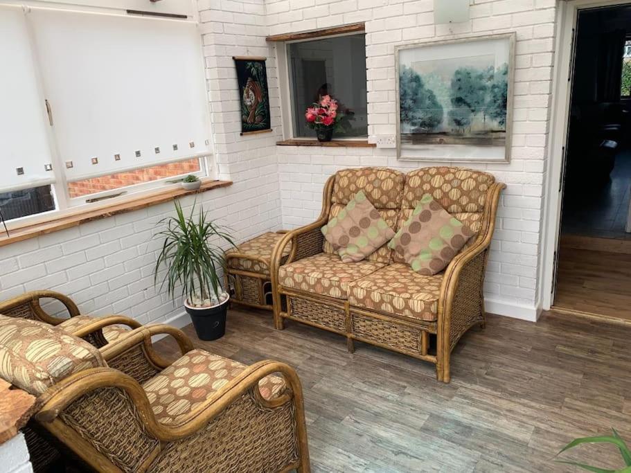 Mikes At Menai - Stylish & Spacious 3 Bed House In Menai Bridge. Kültér fotó